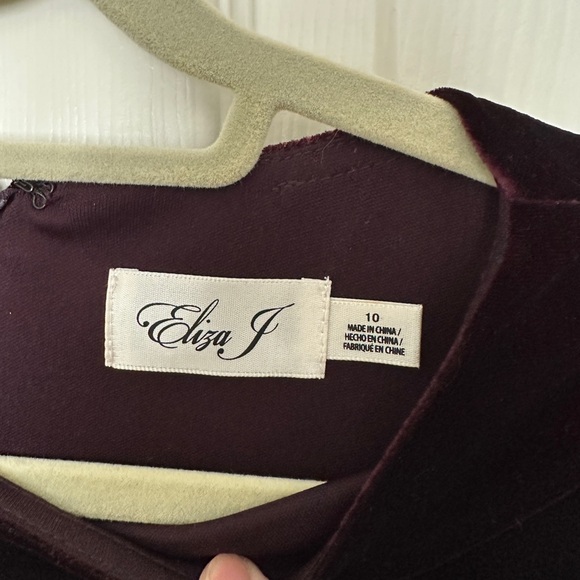 LIKE NEW Eliza J Velvet Cocktail Dress - Picture 4 of 6